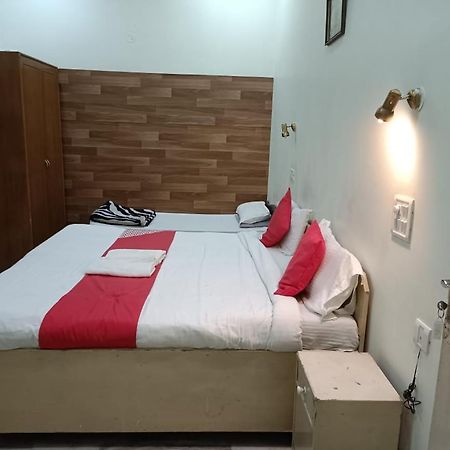 Lavi Hotel Hari Darshan - 10 Meter From Golden Temple 암리차르 외부 사진