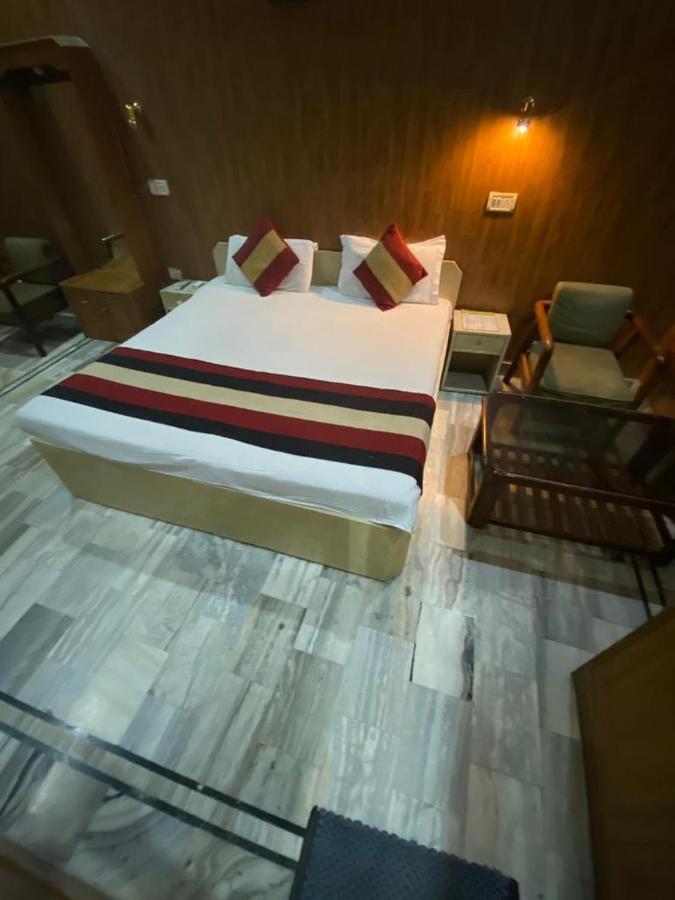 Lavi Hotel Hari Darshan - 10 Meter From Golden Temple 암리차르 외부 사진