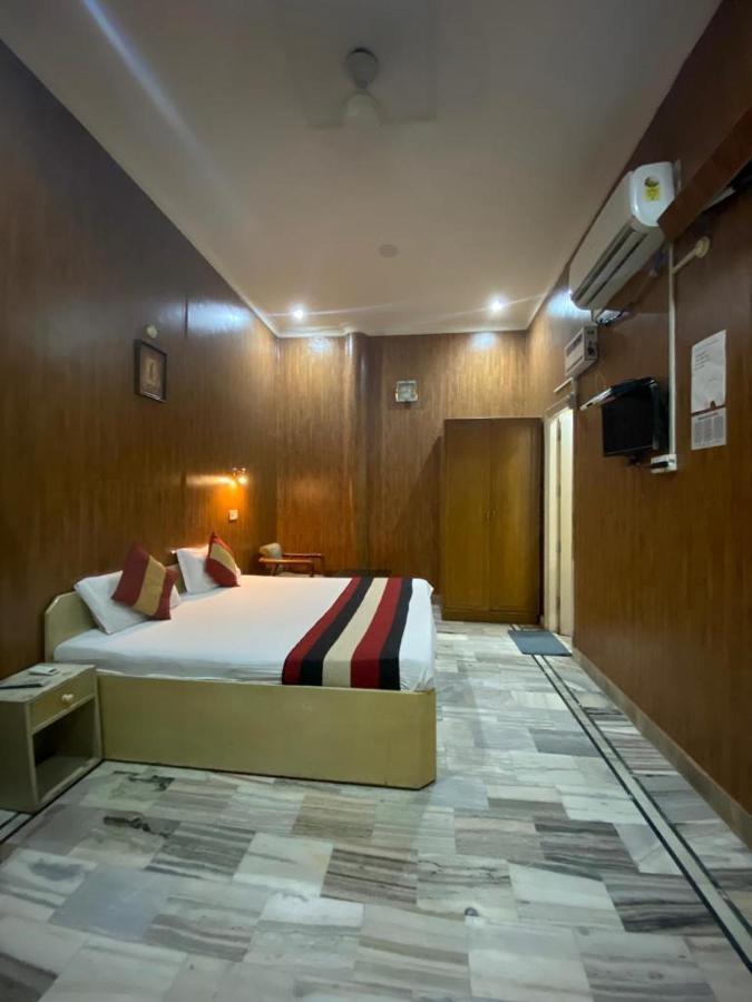 Lavi Hotel Hari Darshan - 10 Meter From Golden Temple 암리차르 외부 사진