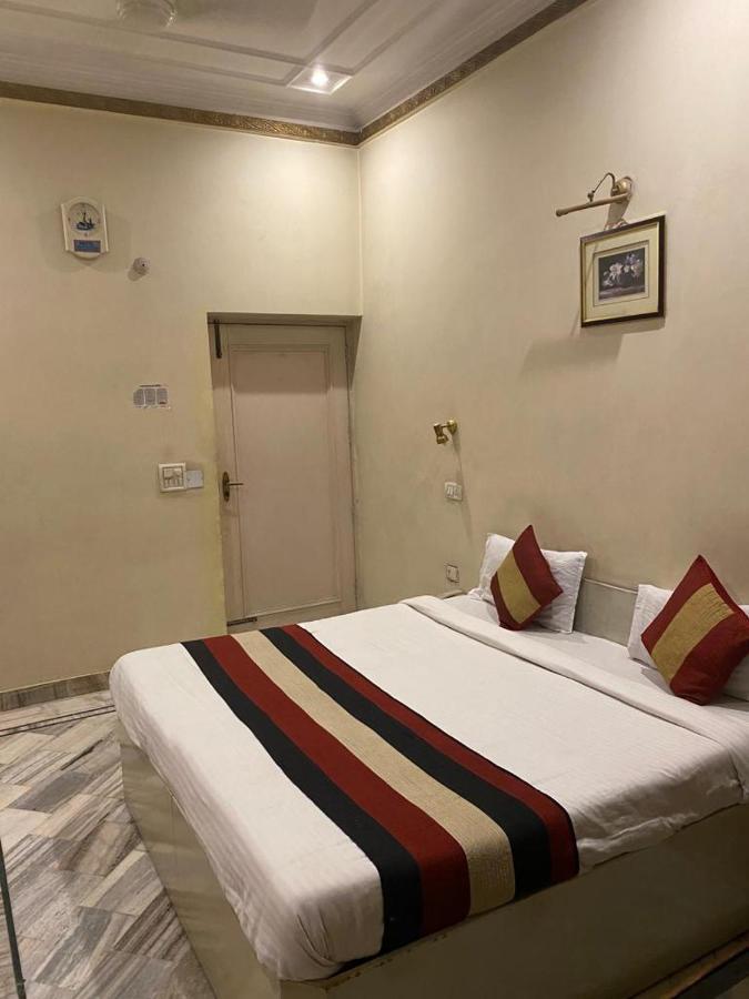 Lavi Hotel Hari Darshan - 10 Meter From Golden Temple 암리차르 외부 사진