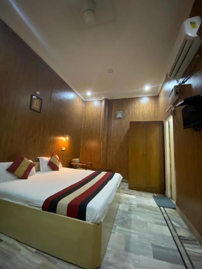 Lavi Hotel Hari Darshan - 10 Meter From Golden Temple 암리차르 외부 사진