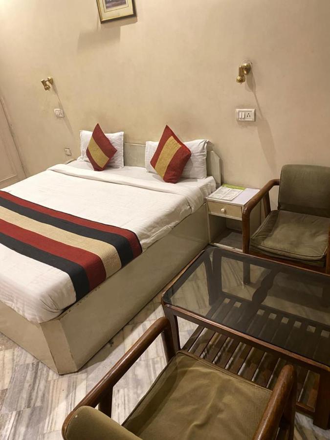 Lavi Hotel Hari Darshan - 10 Meter From Golden Temple 암리차르 외부 사진