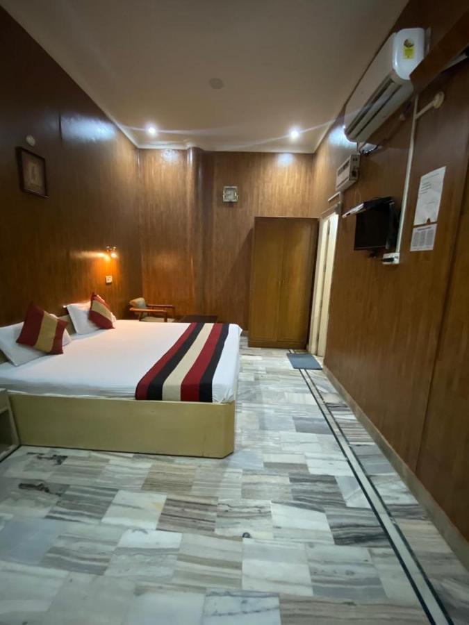 Lavi Hotel Hari Darshan - 10 Meter From Golden Temple 암리차르 외부 사진