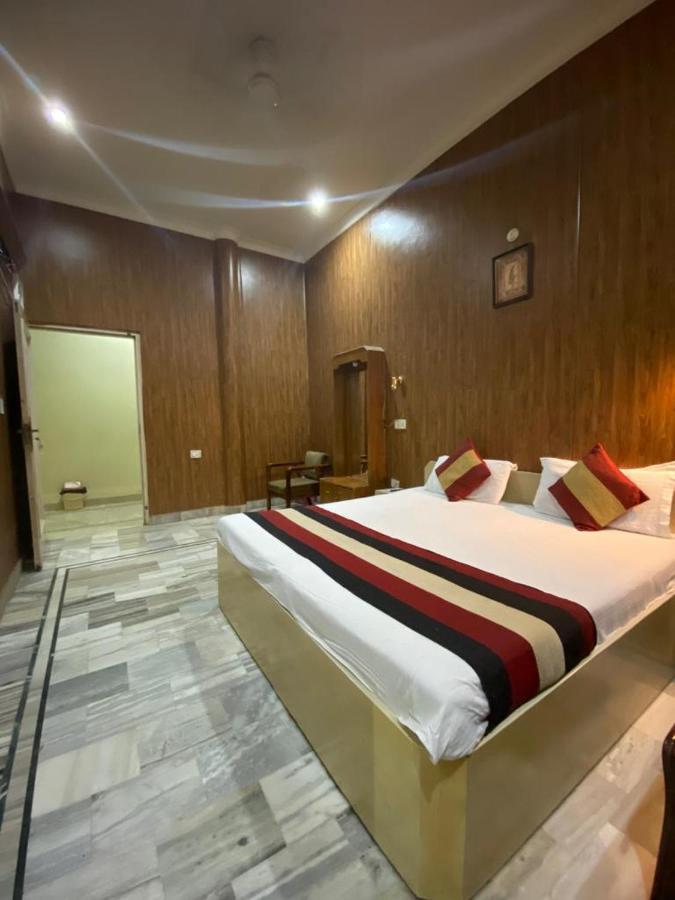 Lavi Hotel Hari Darshan - 10 Meter From Golden Temple 암리차르 외부 사진
