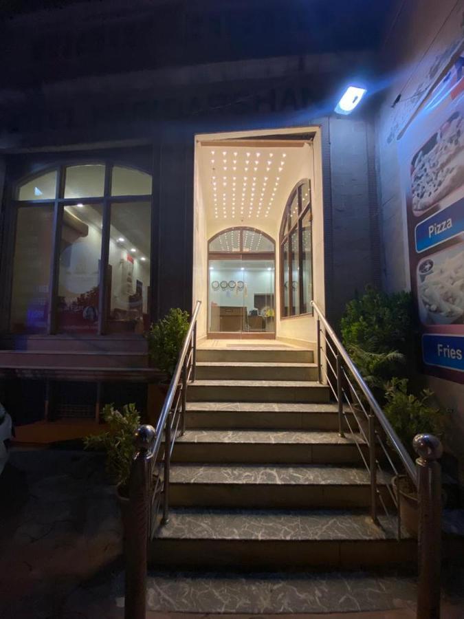 Lavi Hotel Hari Darshan - 10 Meter From Golden Temple 암리차르 외부 사진