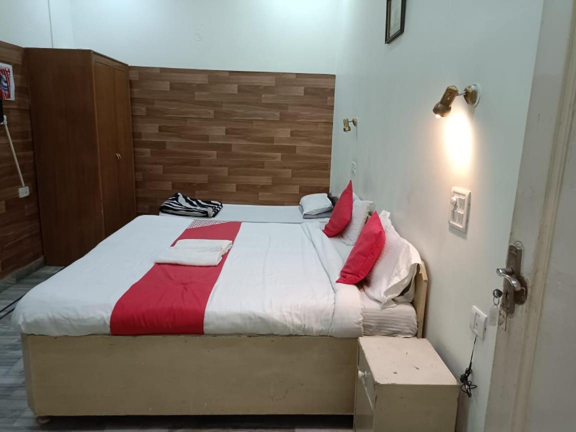 Lavi Hotel Hari Darshan - 10 Meter From Golden Temple 암리차르 외부 사진